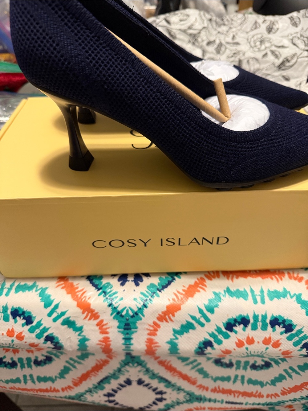 NEW in box Cost Island kitten heel Navy Blue Knit Mid Heel Pumps 6.5 not worn